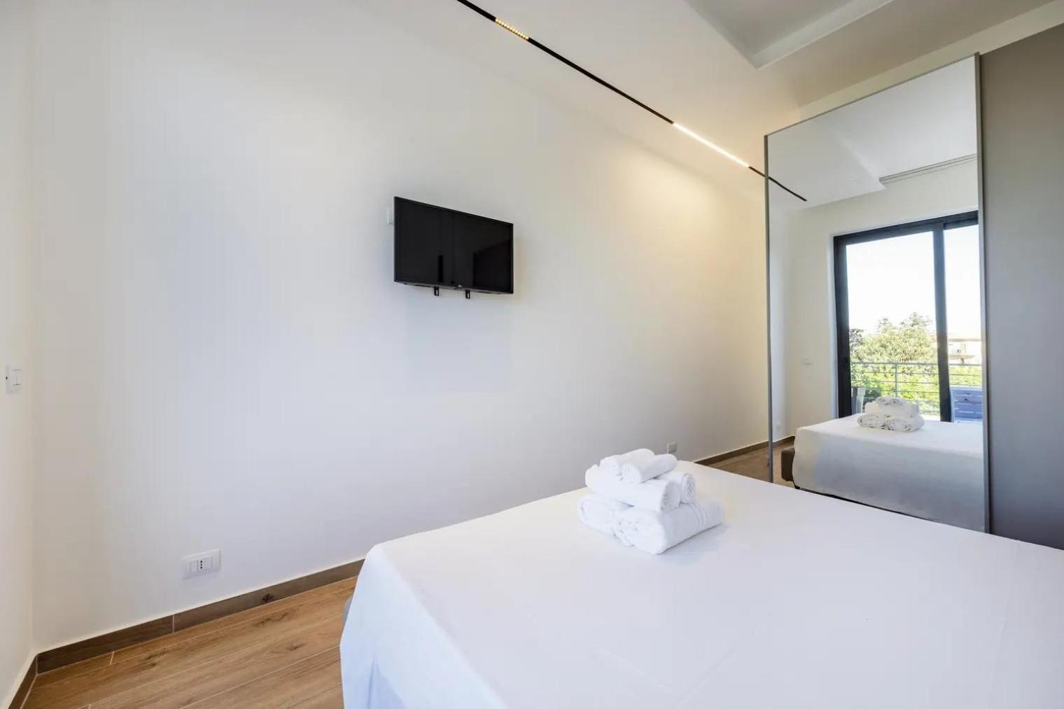 La Brisa Aparthotel Capo dʼOrlando Buitenkant foto