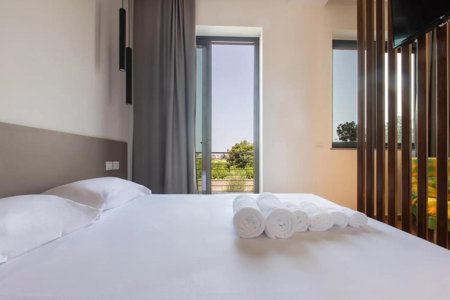 La Brisa Aparthotel Capo dʼOrlando Buitenkant foto
