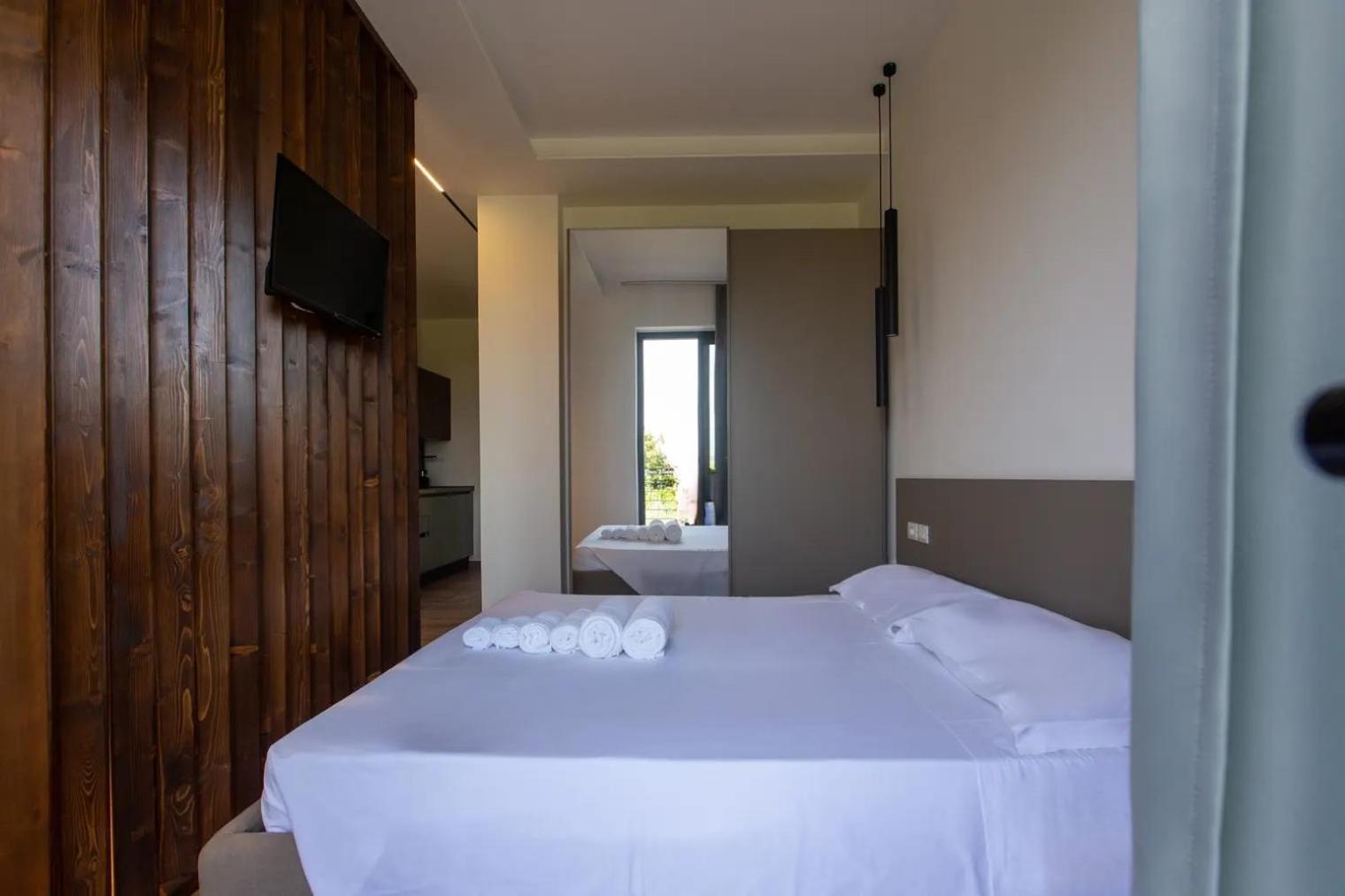 La Brisa Aparthotel Capo dʼOrlando Buitenkant foto